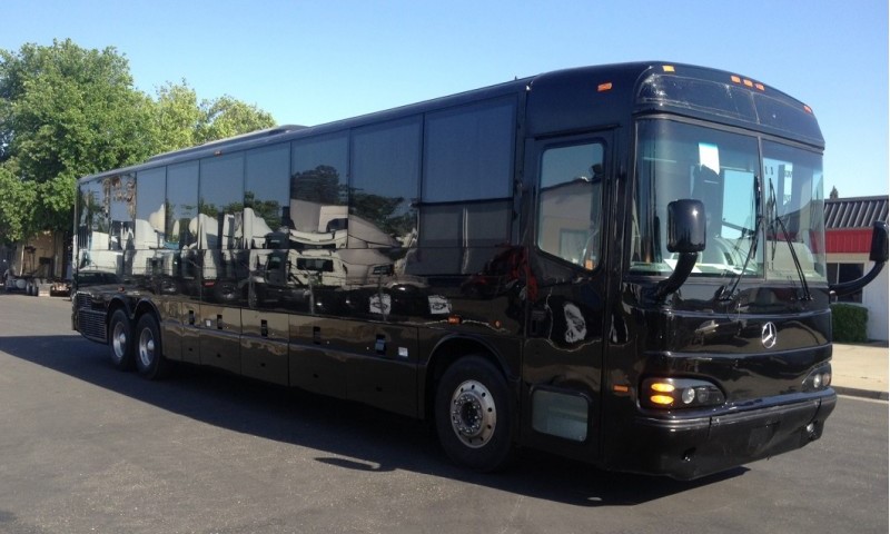 36_limobus_couchbus